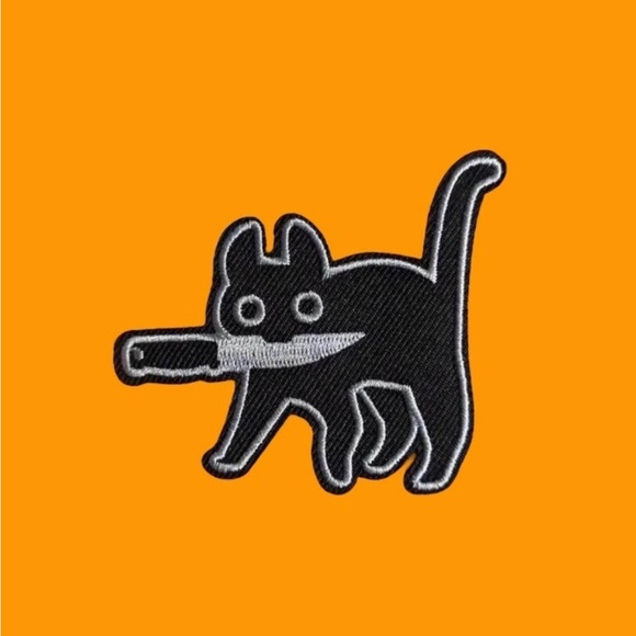 ⭐️3/$15 Black cat holding knife iron on patch - Picture 1 of 2